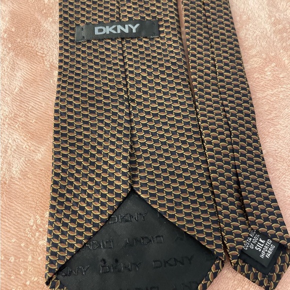 DKNY Black and Gold Patterned Tie - Picture 5 of 7